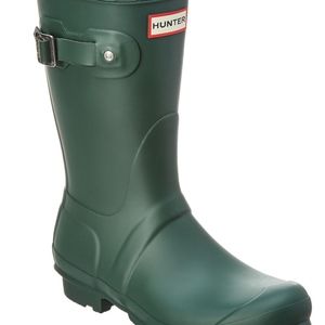 Hunter short rain boot in dark green size 9